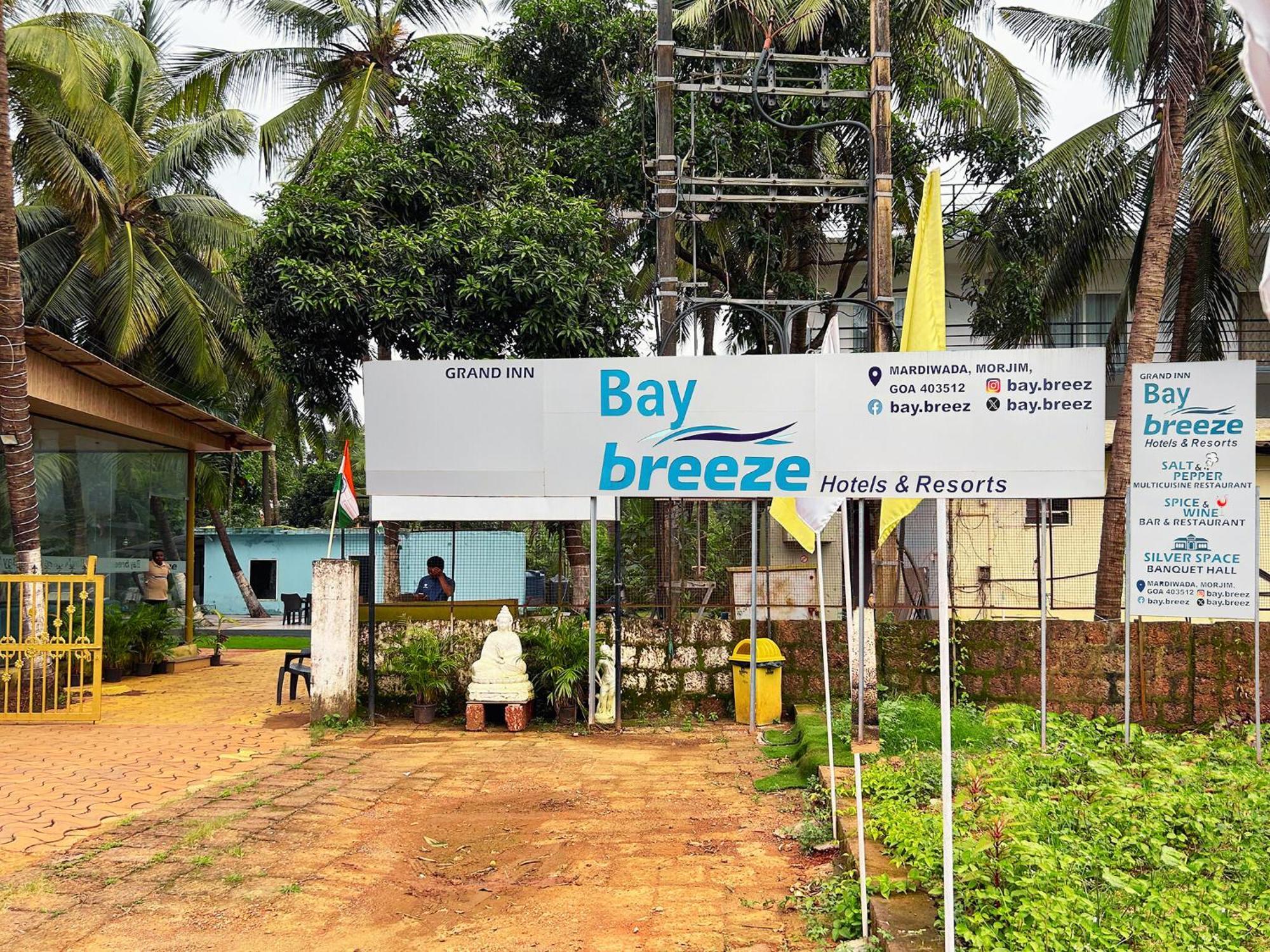 Bay Breeze Resorts & Hotels Morjim Exterior photo