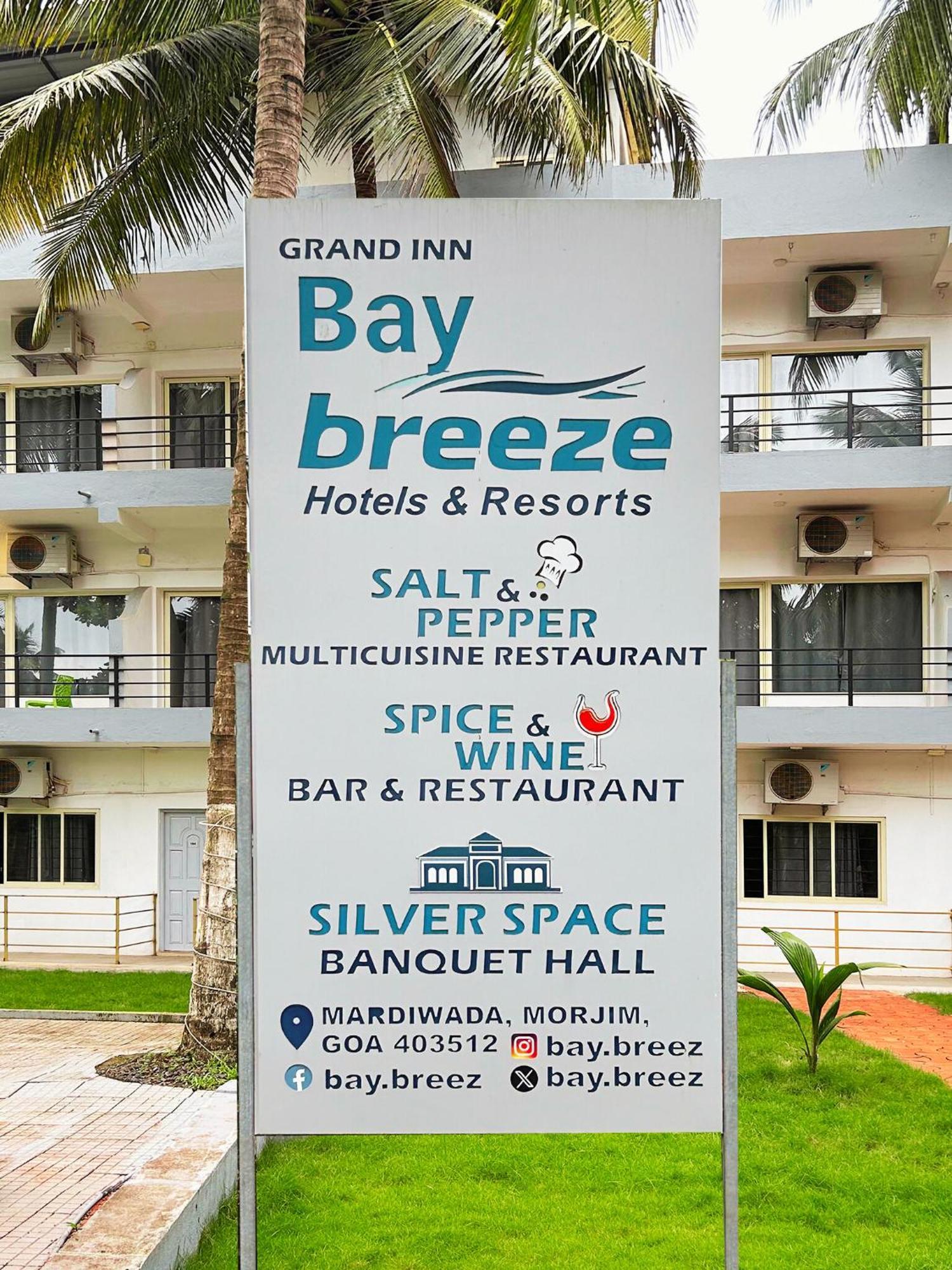 Bay Breeze Resorts & Hotels Morjim Exterior photo